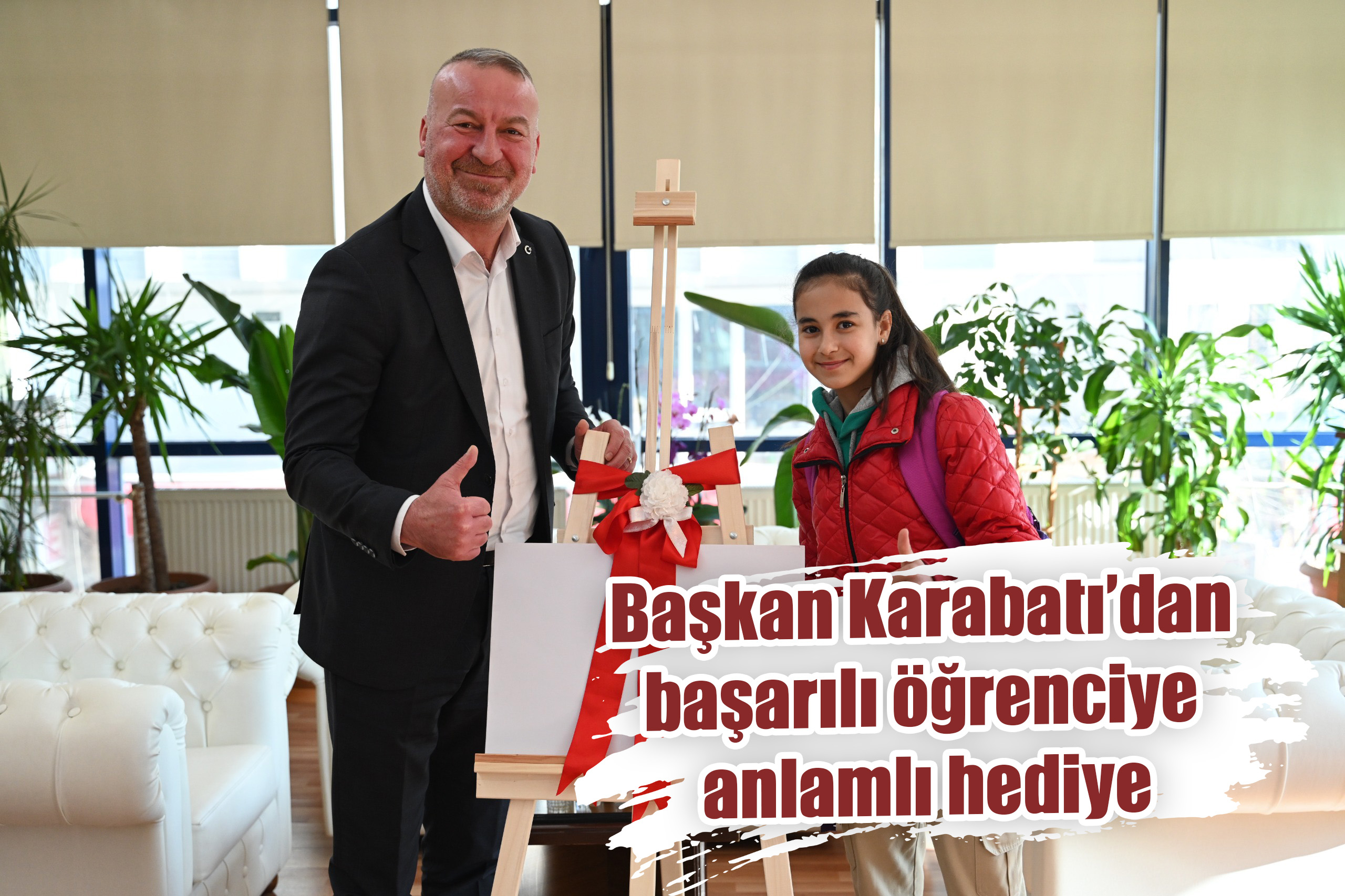 Başkan Karabatı’dan başarılı öğrenciye anlamlı hediye