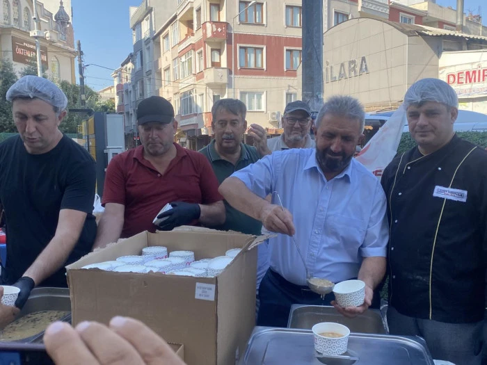 Saadet’ten aşure ikramı