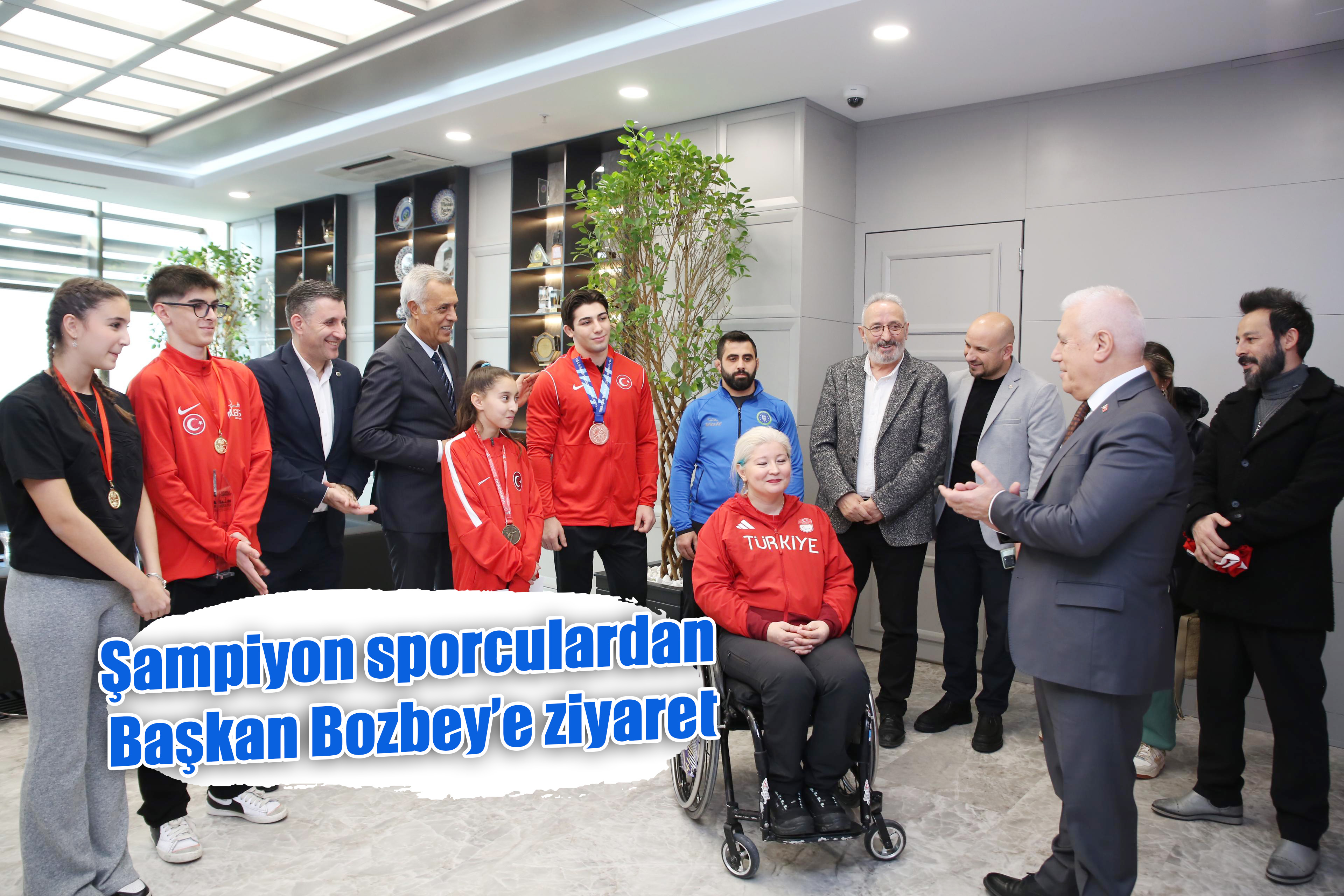 Şampiyon sporculardan Başkan Bozbey’e ziyaret